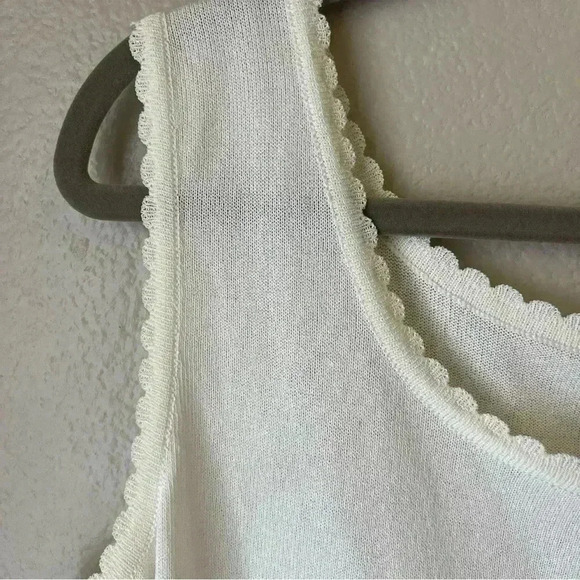 Escada dead stock vintage white scoop neck scallop hemmed warm white knit top - Picture 4 of 7